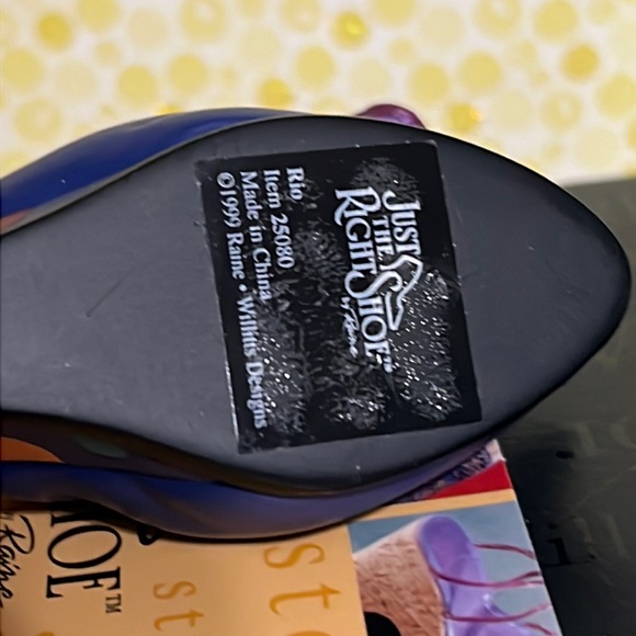 Just the Right Shoe "Rio" #25080 (1999) Miniature Collectible - Picture 9 of 10